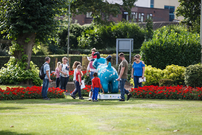 Snowdogs Discover Ashford: Vincent Van Pooch by Beverley Fisher displayed at Vicarage Fields.